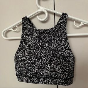 Lululemon sports bra size xx small or size 2